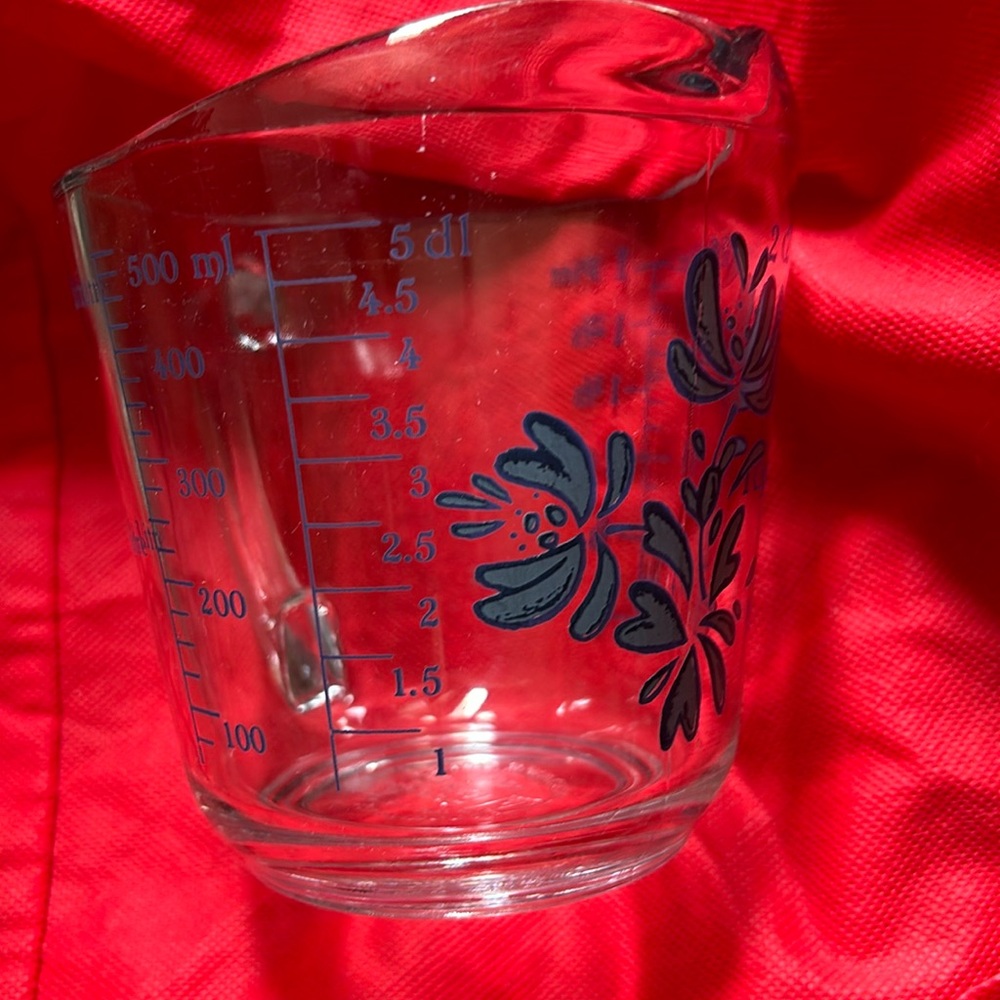 Anchor Hocking 2 cup blue measuring cup